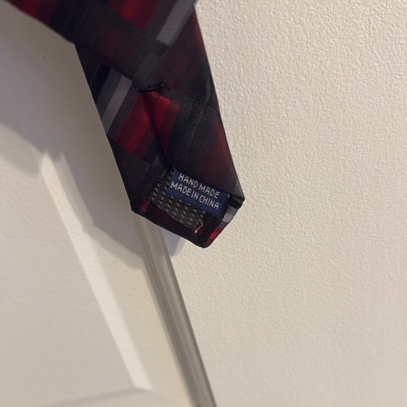 Stylish Plaid Tie in Red, Black, and Gray - Picture 2 of 4